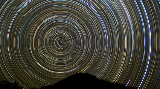 Time lapsed image of the southern hemisphere鈥檚 night sky showing the circular rotation of celestial bodies in a colorful star trail.